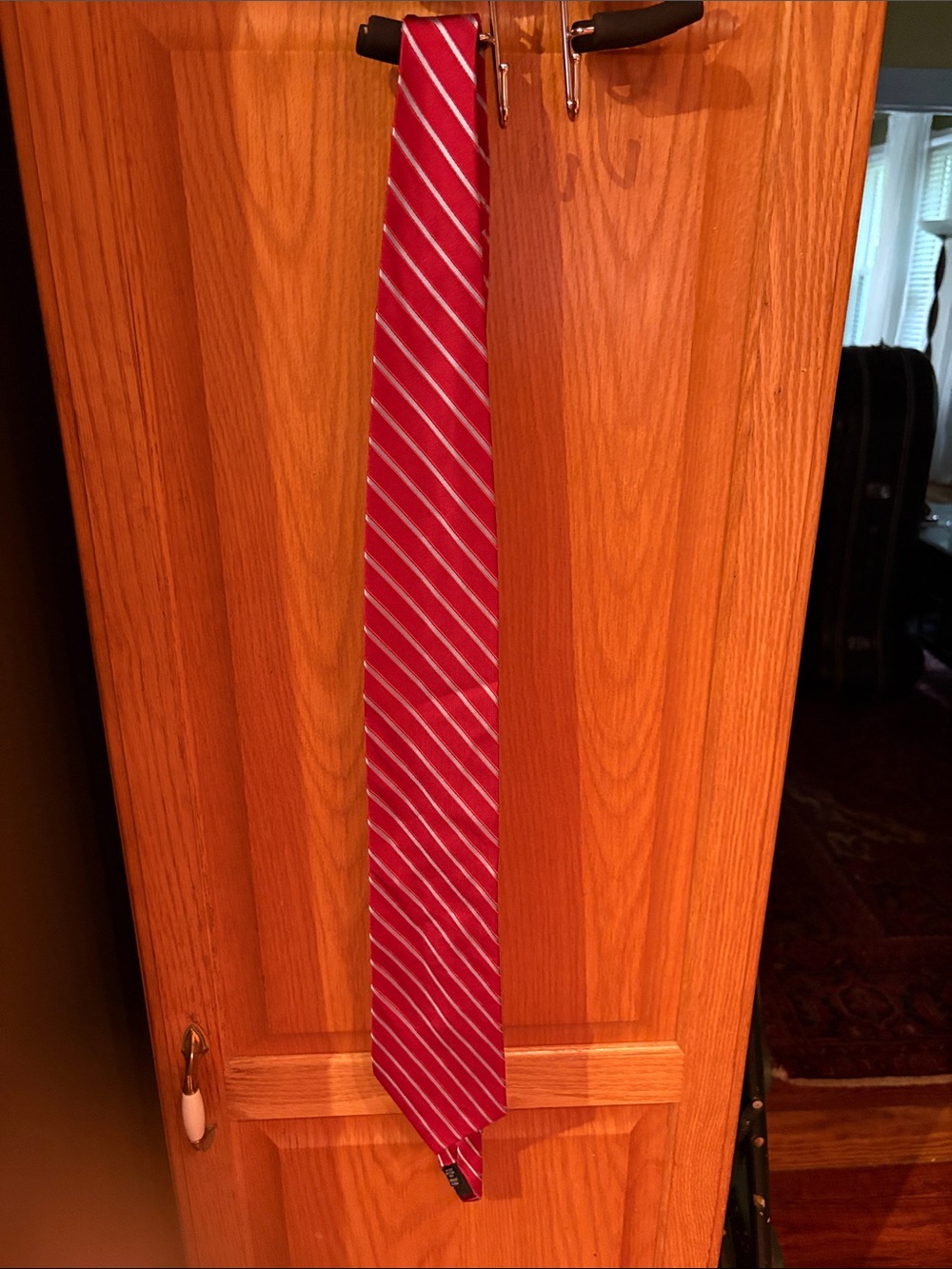 Roundtree & Yorke Red and Silver Diagonal Stripe Tie